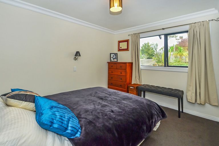 Photo of property in 20 Collingwood Road, Waiuku, 2123