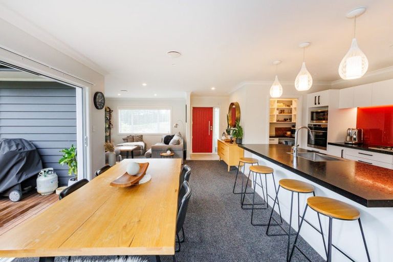 Photo of property in 41 Coutts Way, Fitzherbert, Palmerston North, 4410