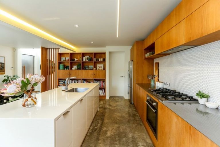 Photo of property in 76 Cutfield Road, New Plymouth, 4310