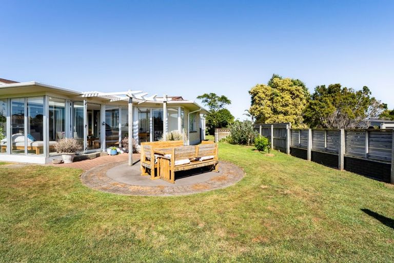 Photo of property in 44 Wairau Road, Oakura, 4314