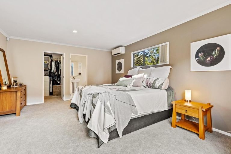 Photo of property in 13 Berkshire Terrace, Massey, Auckland, 0614