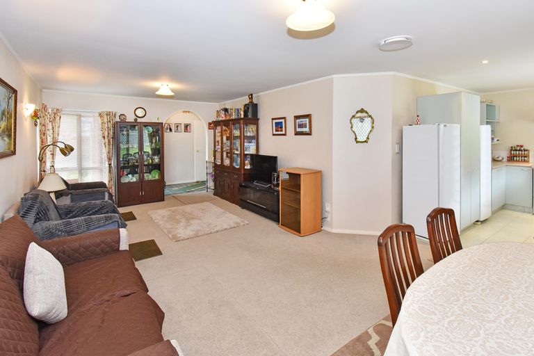 Photo of property in 15 Tonson Place, Weymouth, Auckland, 2103