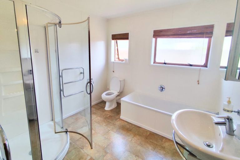 Photo of property in 56 Archibald Road, Kelston, Auckland, 0602