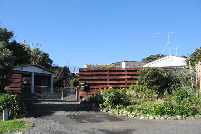 Photo of property in 17 The Crescent, Raumati South, Paraparaumu, 5032