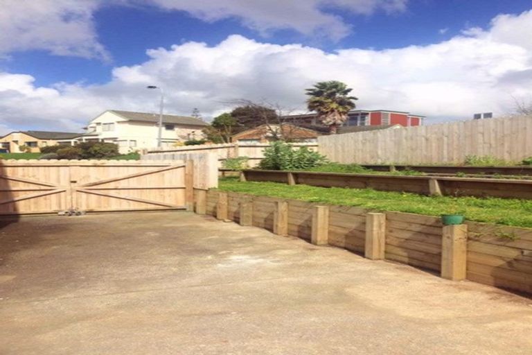 Photo of property in 4 Blueridge Close, Sunnyvale, Auckland, 0612