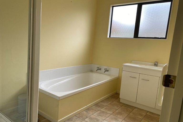 Photo of property in 68 Clifton Terrace, Fitzherbert, Palmerston North, 4410