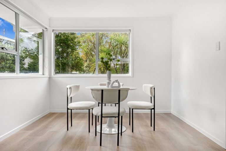 Photo of property in 9 Tahu Crescent, Sunnynook, Auckland, 0620