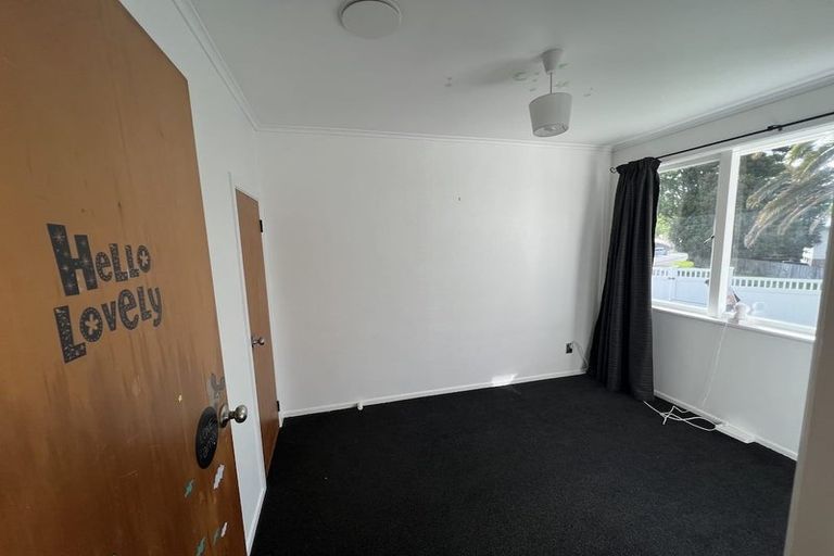 Photo of property in 25 Crompton Road, Massey, Auckland, 0614