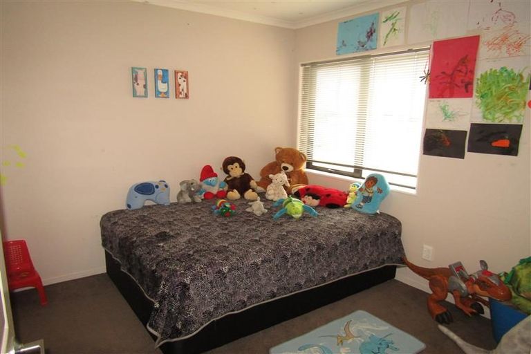 Photo of property in 24 Percy Kinsman Crescent, Riverstone Terraces, Upper Hutt, 5018