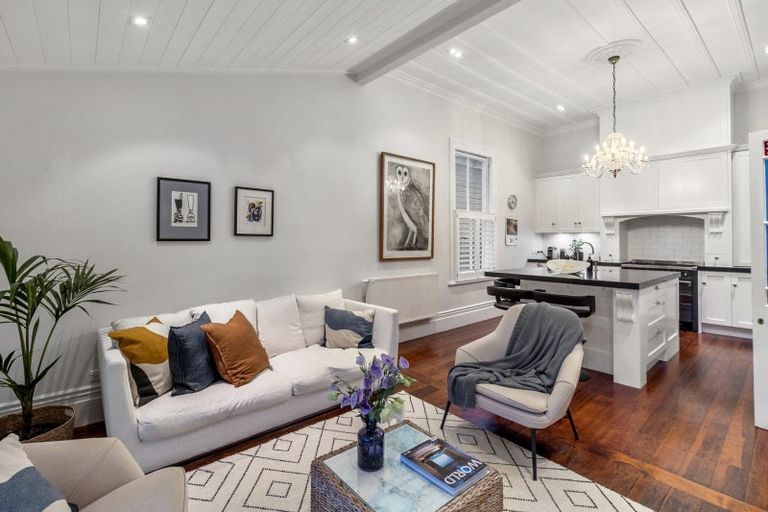 Photo of property in 3 Kerr Street, Devonport, Auckland, 0624