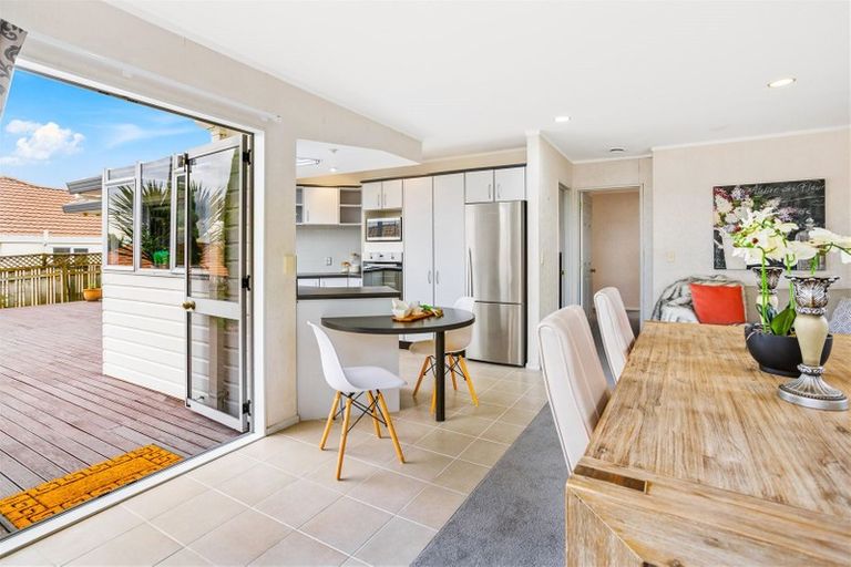 Photo of property in 1 Picasso Drive, West Harbour, Auckland, 0618