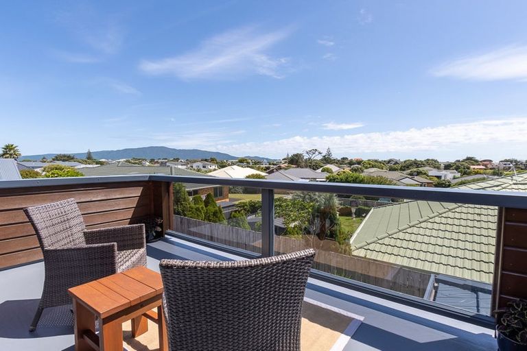 Photo of property in 14 Barrett Drive, Waikanae Beach, Waikanae, 5036
