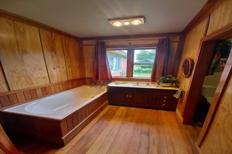 Photo of property in 17 Settlement Road, Papatotara, Tuatapere, 9691