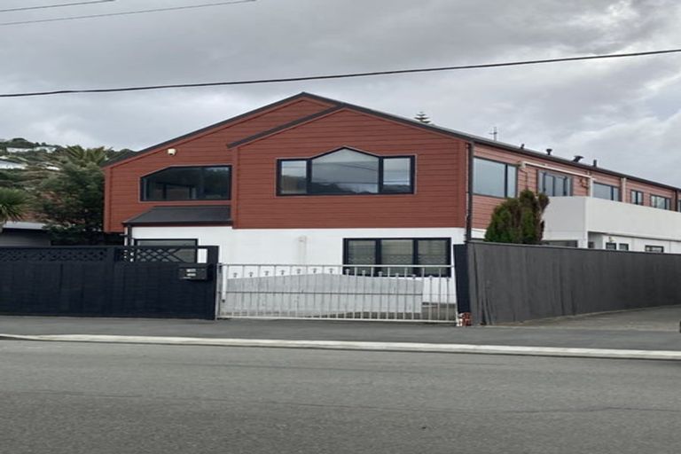Photo of property in 10 Rua Street, Lyall Bay, Wellington, 6022