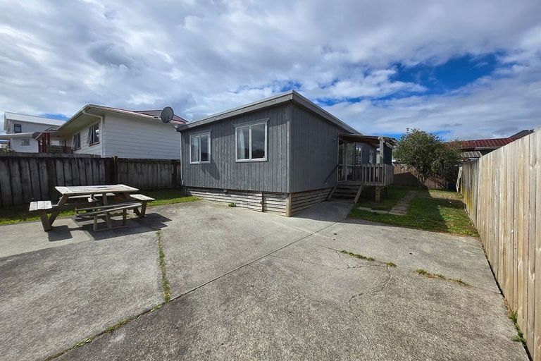 Photo of property in 2 Caserta Place, Clover Park, Auckland, 2023