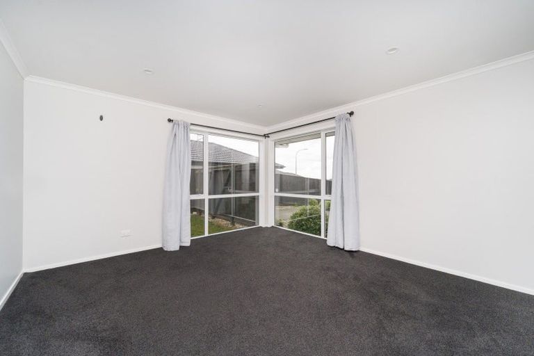 Photo of property in 9 Mediterranean Grove, Fitzherbert, Palmerston North, 4410