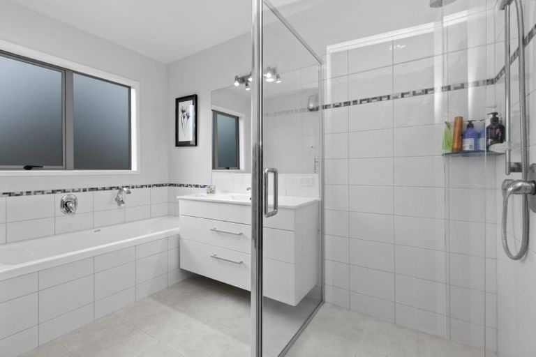 Photo of property in 41 Sandwich Road, St Andrews, Hamilton, 3200