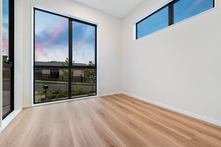 Photo of property in 16 Kotiu Place, Massey, Auckland, 0614