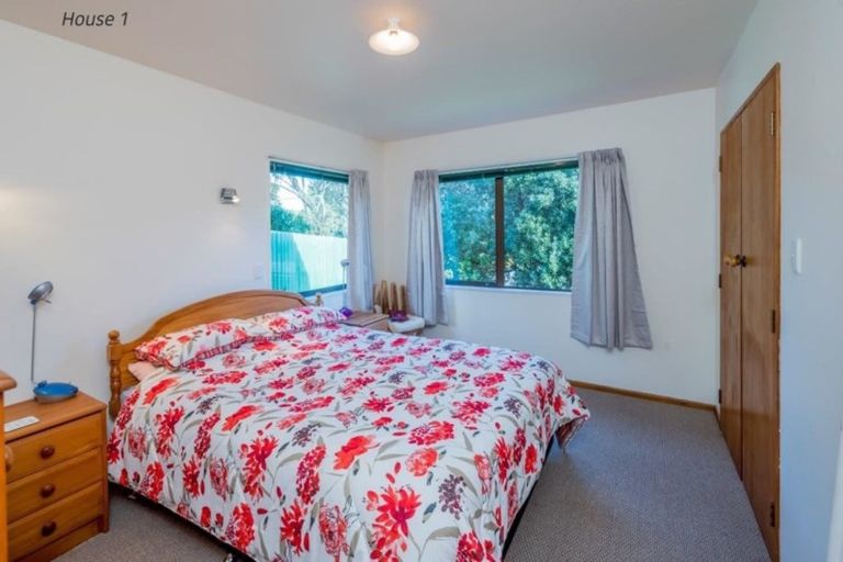 Photo of property in 17 Heperi Street, Waikanae Beach, Waikanae, 5036