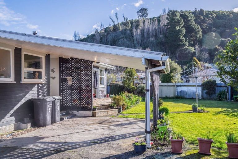 Photo of property in 9 Skipage Grove, Featherston, 5710