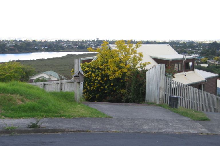 Photo of property in 22 Worthington Place, West Harbour, Auckland, 0618