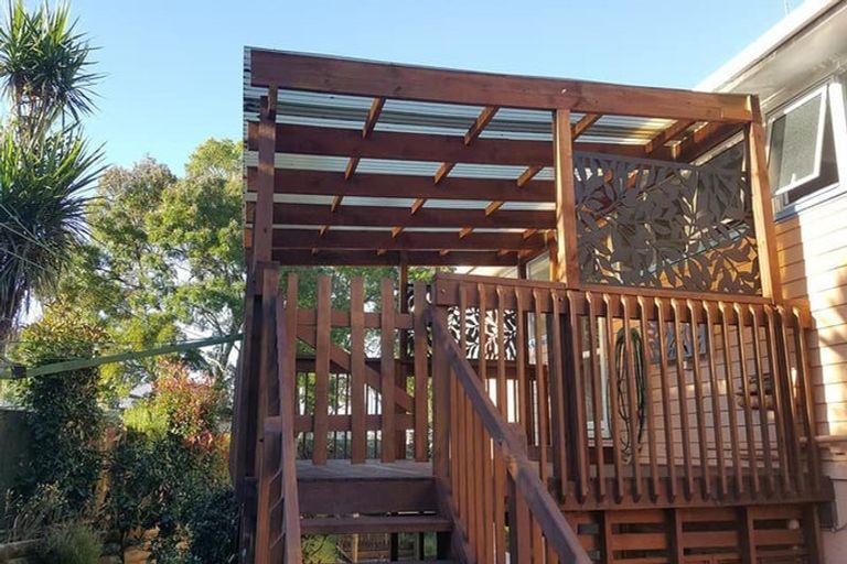 Photo of property in 1/212 Sunnynook Road, Totara Vale, Auckland, 0627