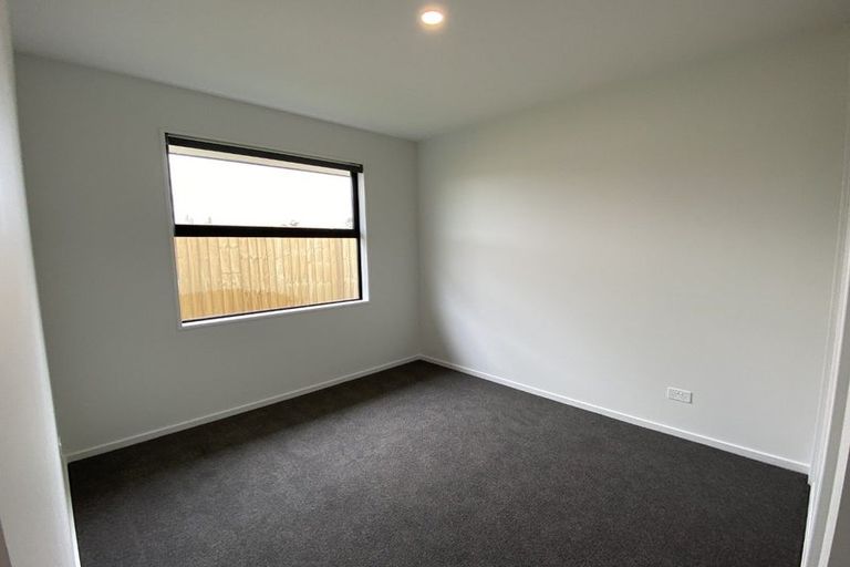 Photo of property in 23 Bill Hammond Drive, Belfast, 8051