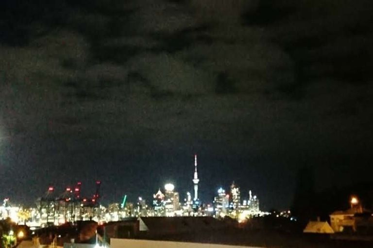 Photo of property in 2a/4 Fleet Street, Devonport, Auckland, 0624