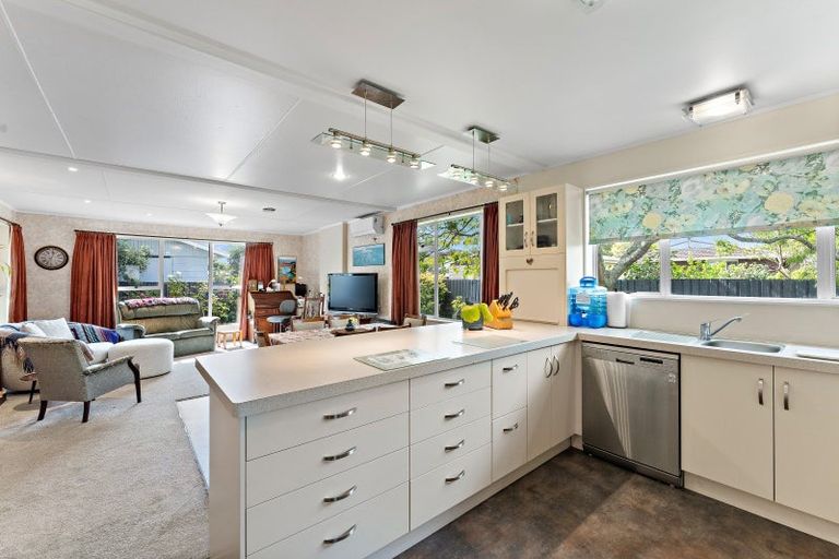 Photo of property in 11 Beaumont Place, Westbrook, Palmerston North, 4412