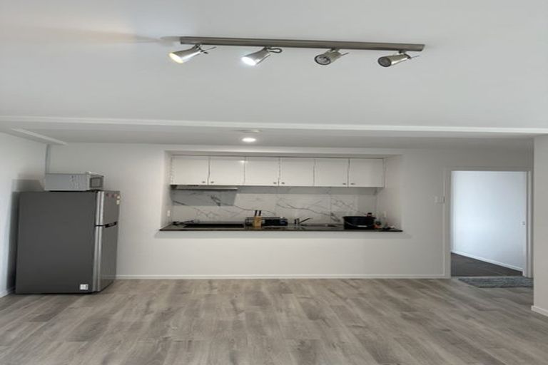 Photo of property in 322 Glenfield Road, Glenfield, Auckland, 0629