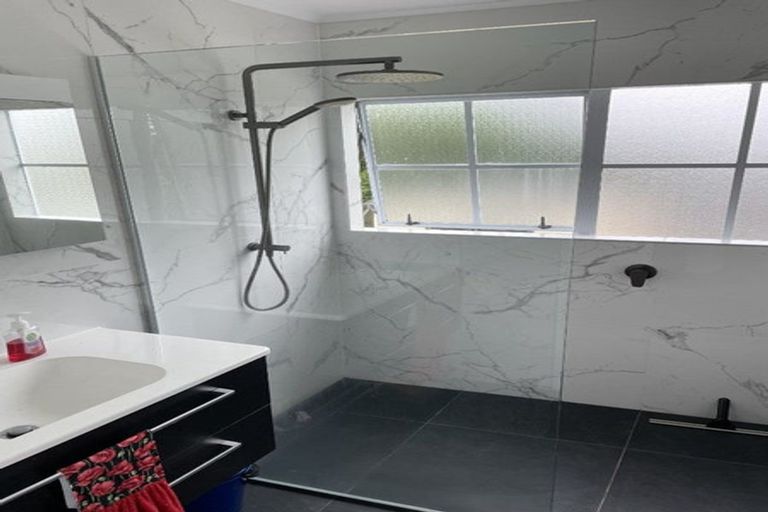 Photo of property in 35 Taioma Crescent, Te Atatu Peninsula, Auckland, 0610