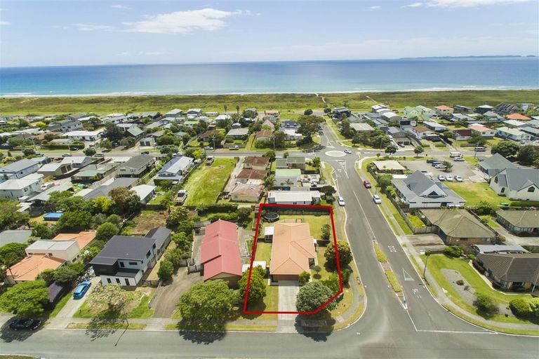 Photo of property in 4 Dalton Drive, Papamoa Beach, Papamoa, 3118
