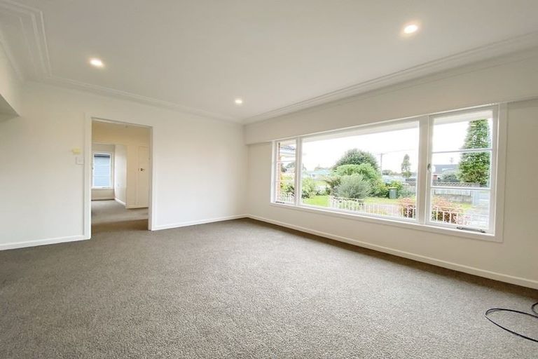 Photo of property in 18 Taikata Road, Te Atatu Peninsula, Auckland, 0610