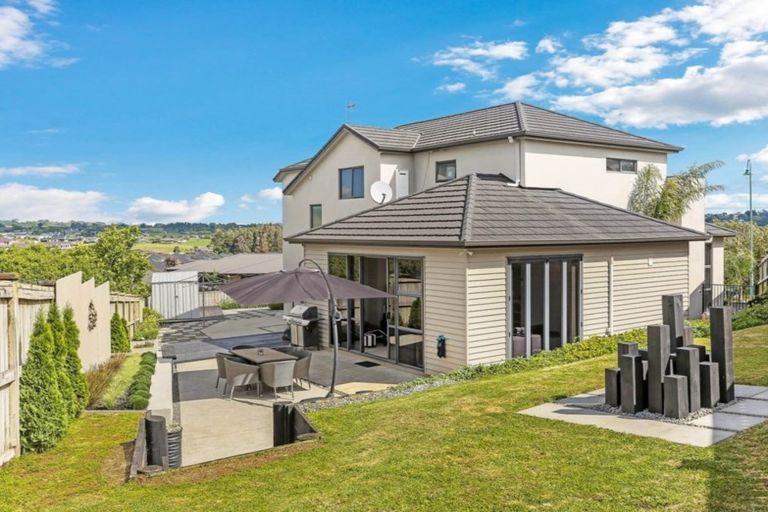 Photo of property in 8 Ellivani Rise, Pukekohe, 2120