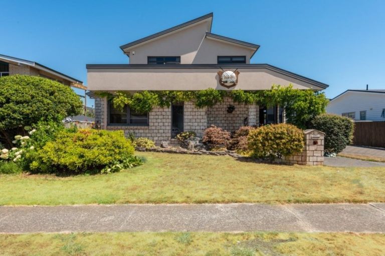 Photo of property in 10 Fairway Avenue, Mount Maunganui, 3116