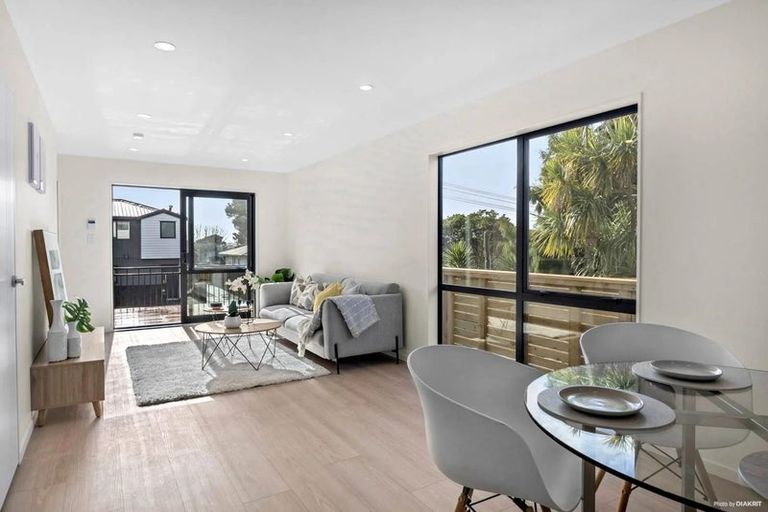 Photo of property in 7b Valron Road, Te Atatu South, Auckland, 0602