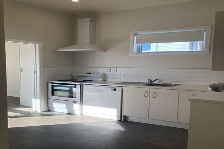 Photo of property in 17 Queens Drive, Kilbirnie, Wellington, 6022