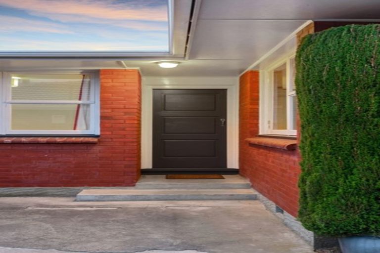 Photo of property in 16 Clipper Place, Redwood, Christchurch, 8051