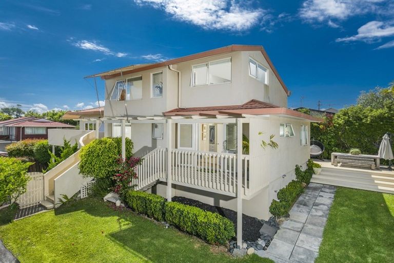 Photo of property in 2/102 Beresford Street, Bayswater, Auckland, 0622