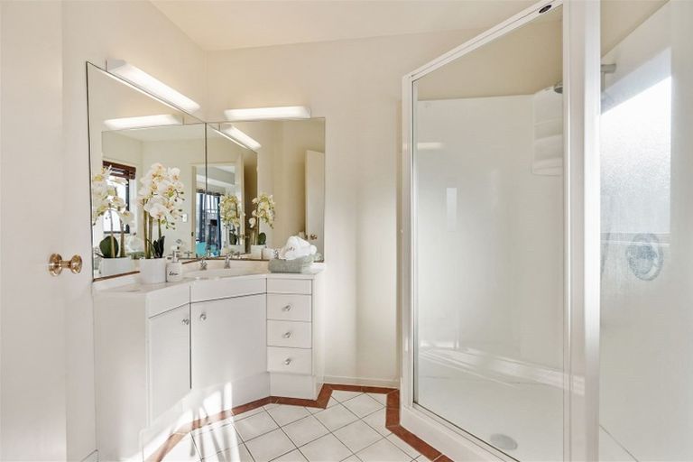 Photo of property in 2/31 Clovelly Road, Bucklands Beach, Auckland, 2012