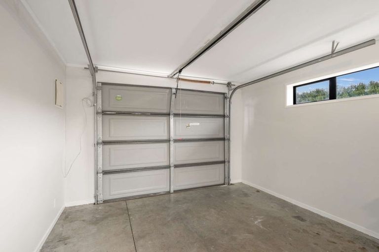 Photo of property in 19 Aitkenhead Court, Parakai, 0830