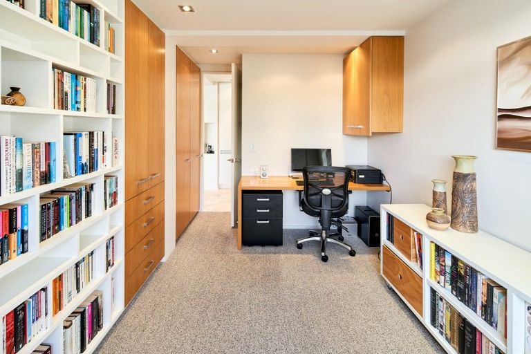 Photo of property in Wharenui Apartments, 274 Oriental Parade, Oriental Bay, Wellington, 6011