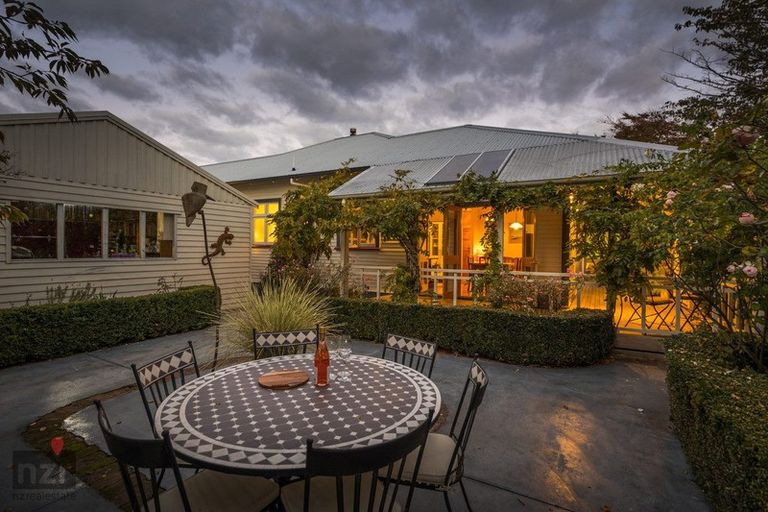 Photo of property in 74 Brightwater Terrace, Terrace End, Palmerston North, 4410