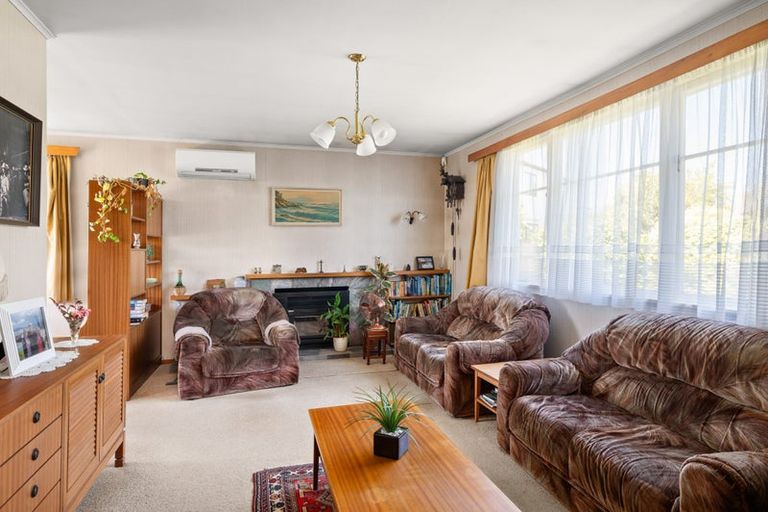 Photo of property in 68 Buscomb Avenue, Henderson, Auckland, 0610