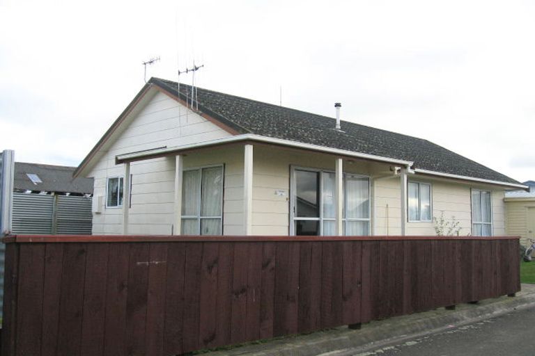 Photo of property in 2 Coromandel Court, Roslyn, Palmerston North, 4414