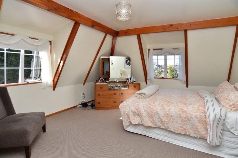 Photo of property in 32 Main North Road, Woodend, 7610