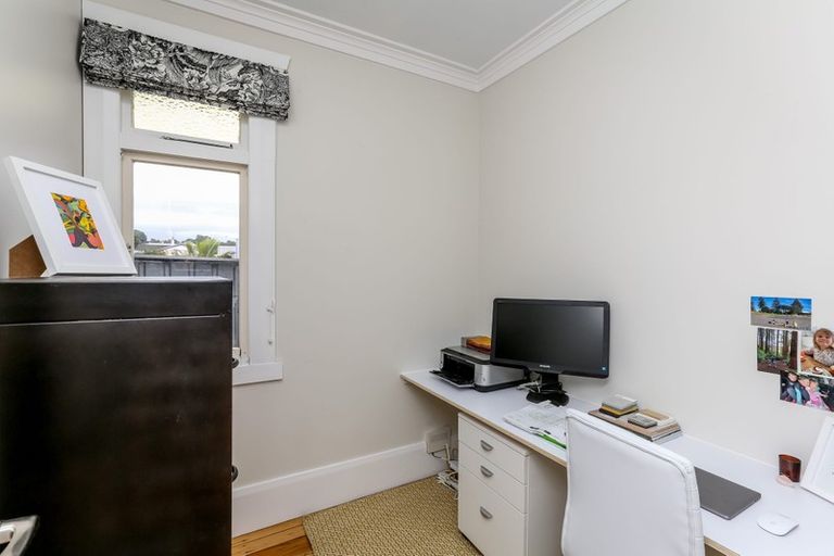 Photo of property in 22 Cutfield Road, New Plymouth, 4310