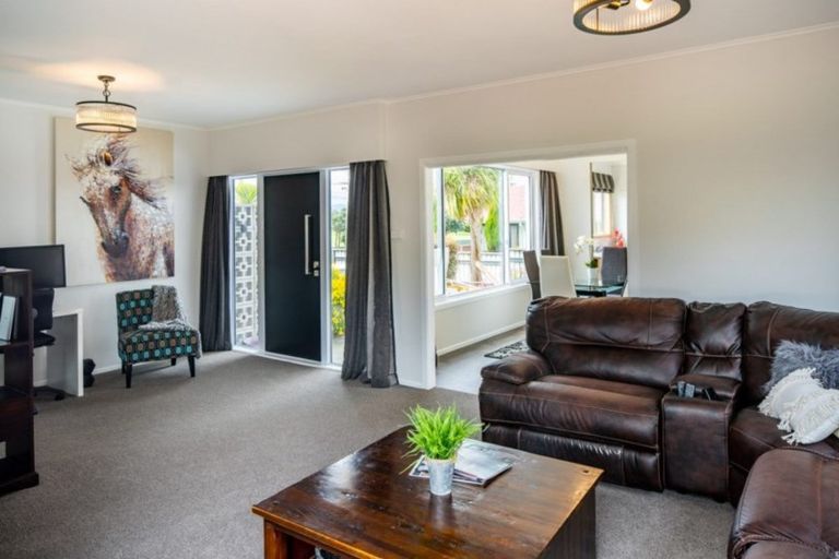 Photo of property in 2/11 Awarua Street, Elsdon, Porirua, 5022