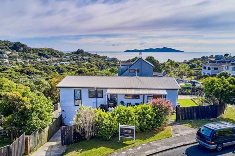 Photo of property in 81 Sea Vista Drive, Pukerua Bay, 5026