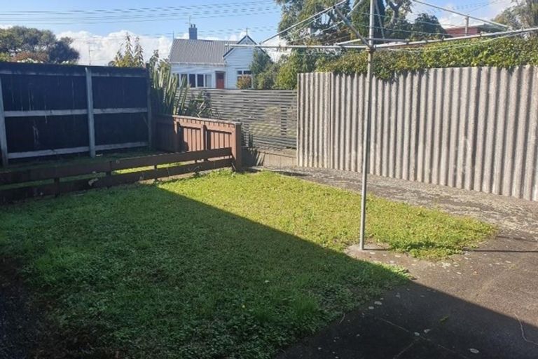 Photo of property in 9 Barrett Street, Westown, New Plymouth, 4310